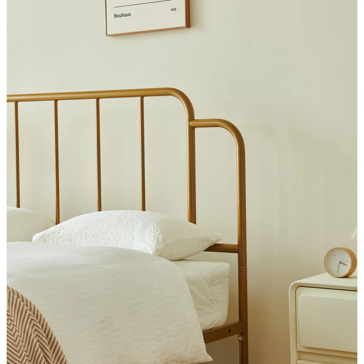 Furnishiaa Modern Metal Platform Bed – Queen & King Size