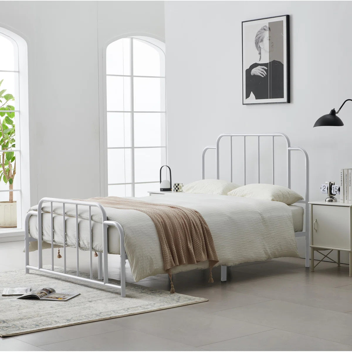 Furnishiaa Modern Metal Platform Bed – Queen & King Size