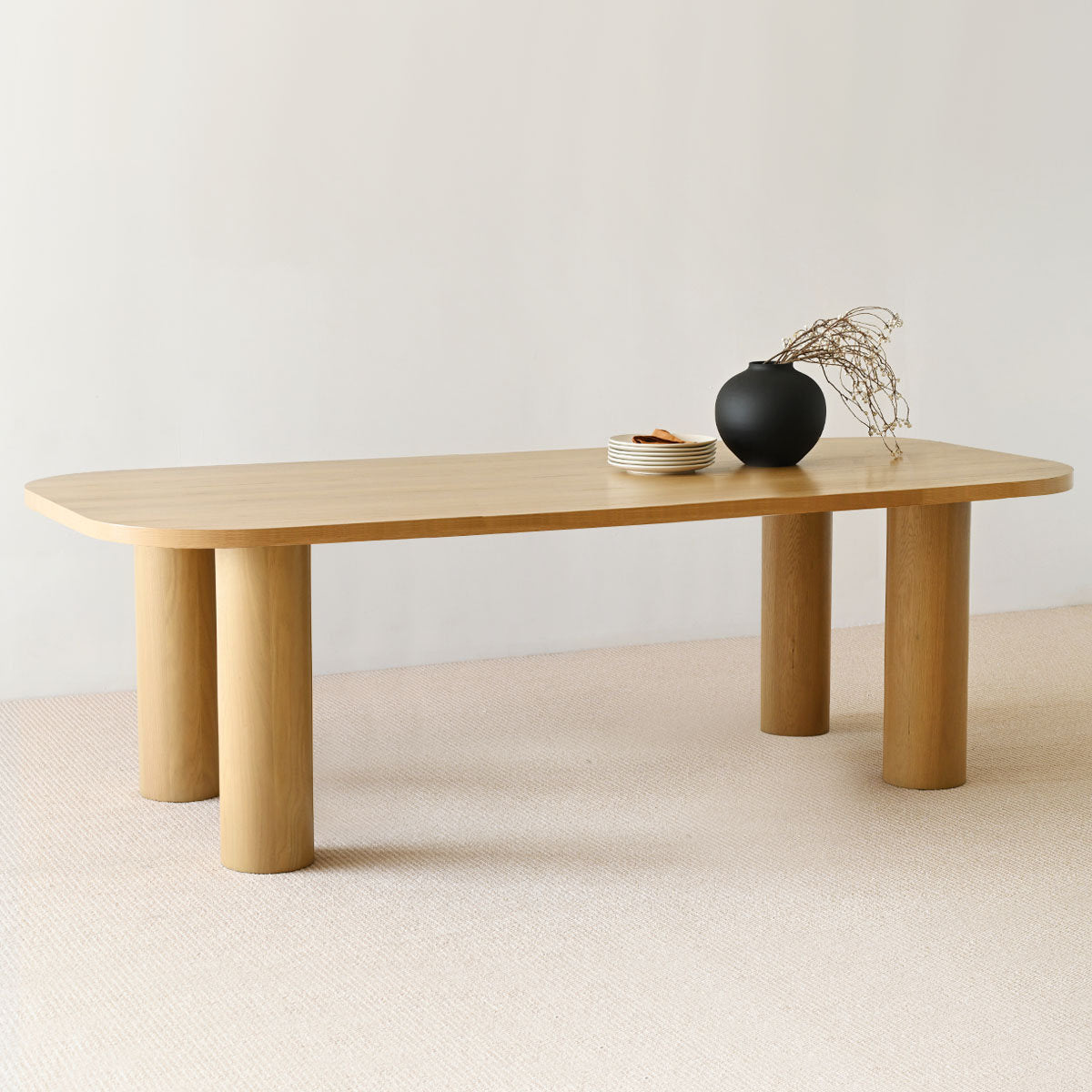 Furnishiaa Modern Oval Oak Dining Table with Sculpted Legs