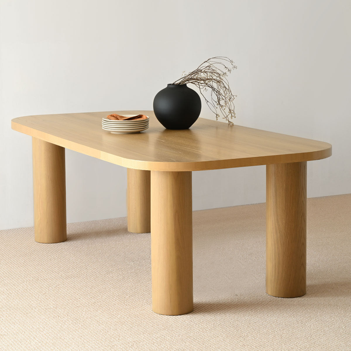 Furnishiaa Modern Oval Oak Dining Table with Sculpted Legs
