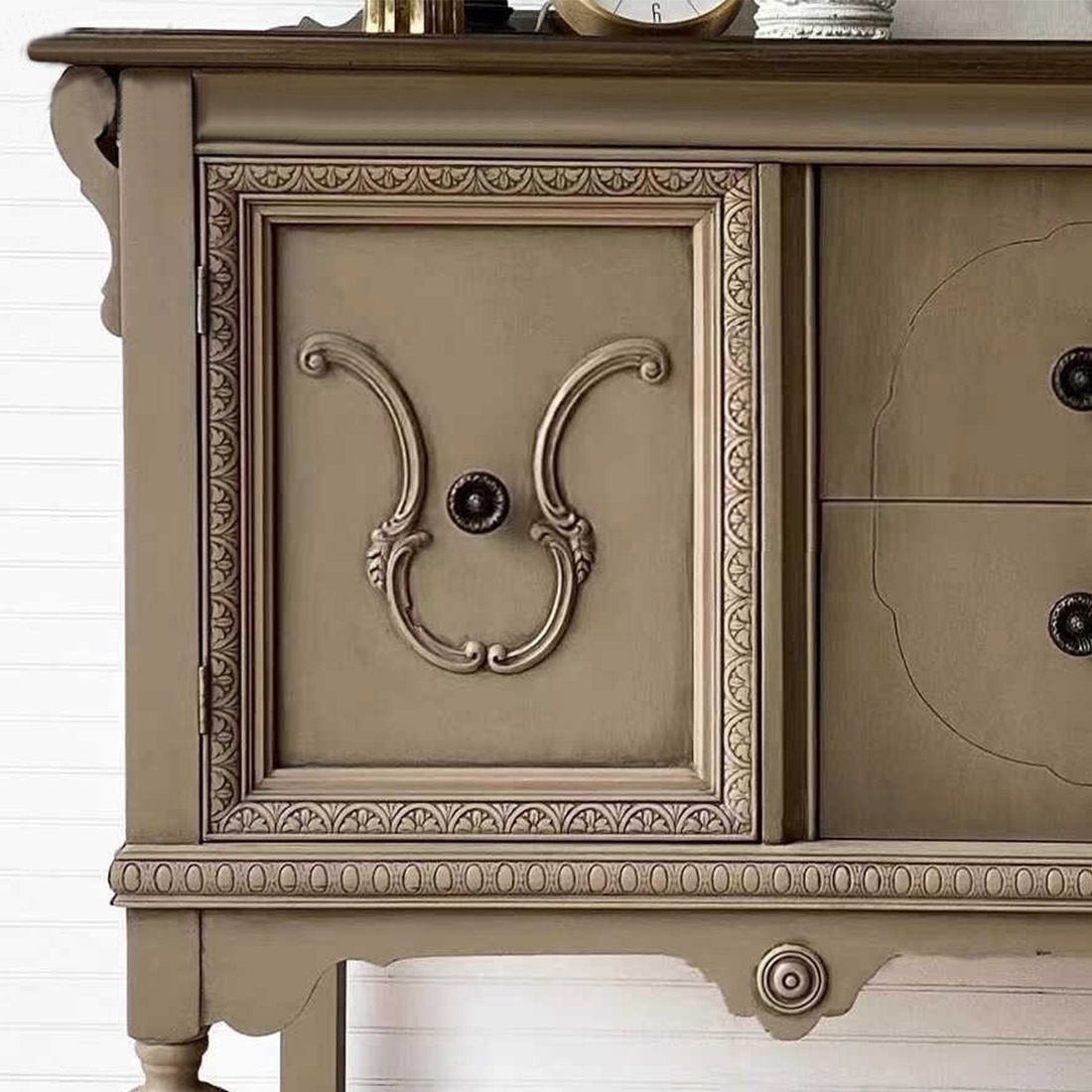 Furnishiaa Vintage Carved Wooden Sideboard Storage Cabinet