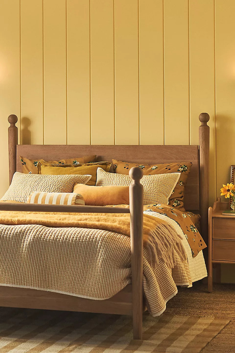 Furnishiaa Vintage-Inspired Solid Sheesham Wood Bed